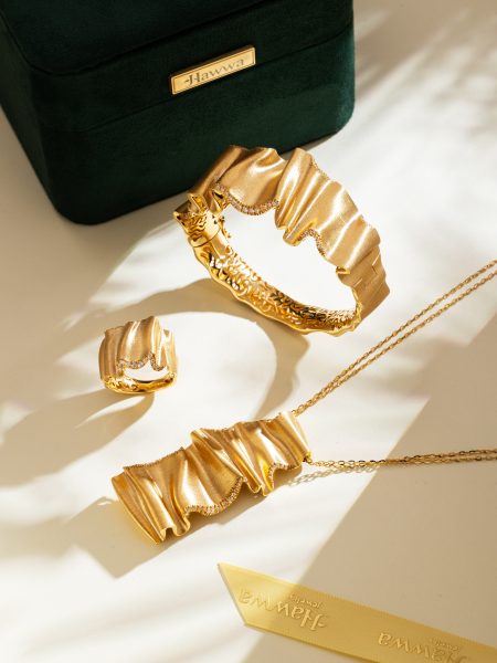 exceptional Italian gold set