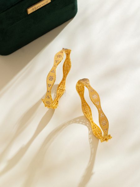 Stunning gold bracelet